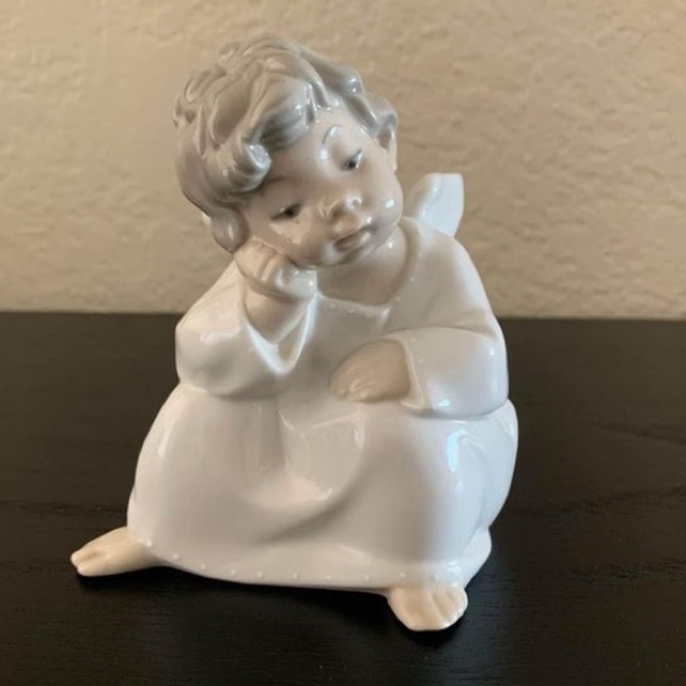 Llardro Porcelain Figurine - Thinking Angel